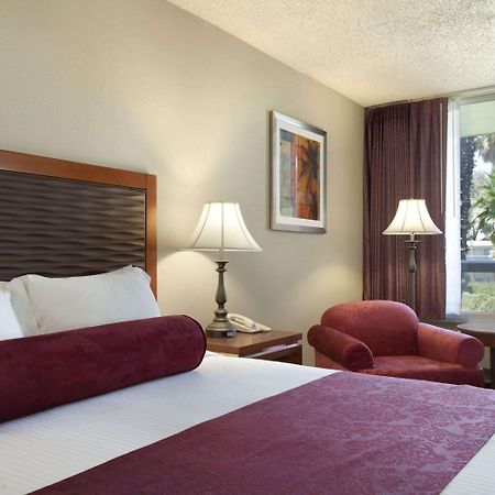 Ramada By Wyndham Sunnyvale/Silicon Valley Exteriör bild