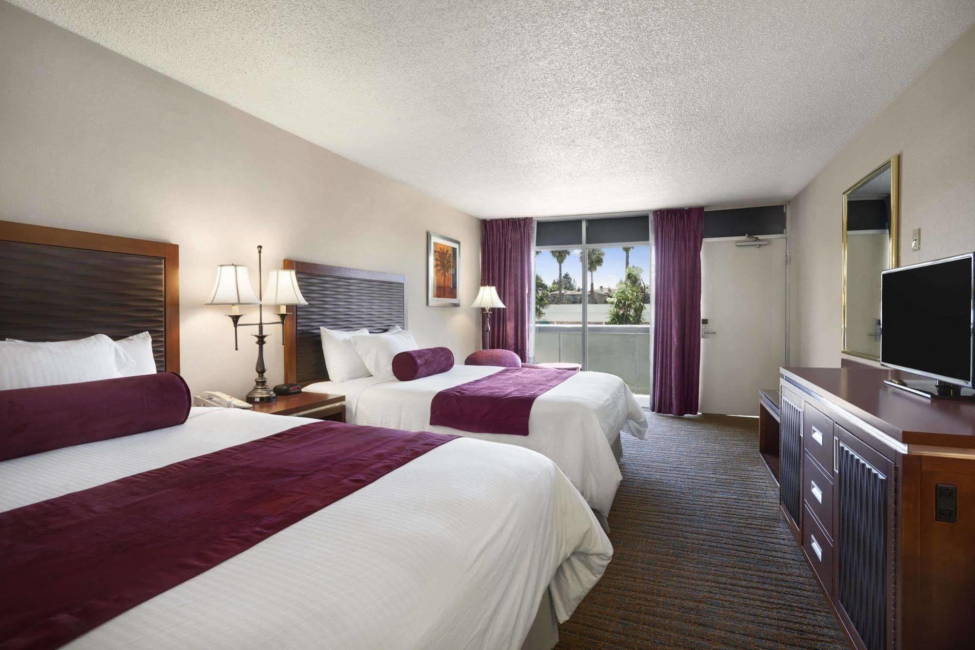 Ramada By Wyndham Sunnyvale/Silicon Valley Exteriör bild